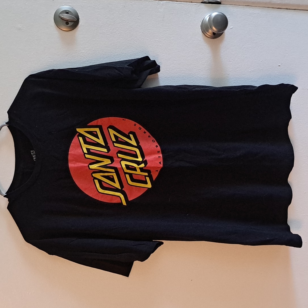 Official Santa Cruz skate wear. XL